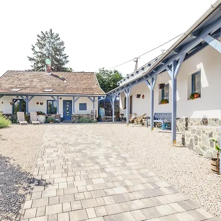 Kekbazalt Vendeghaz Guest house *